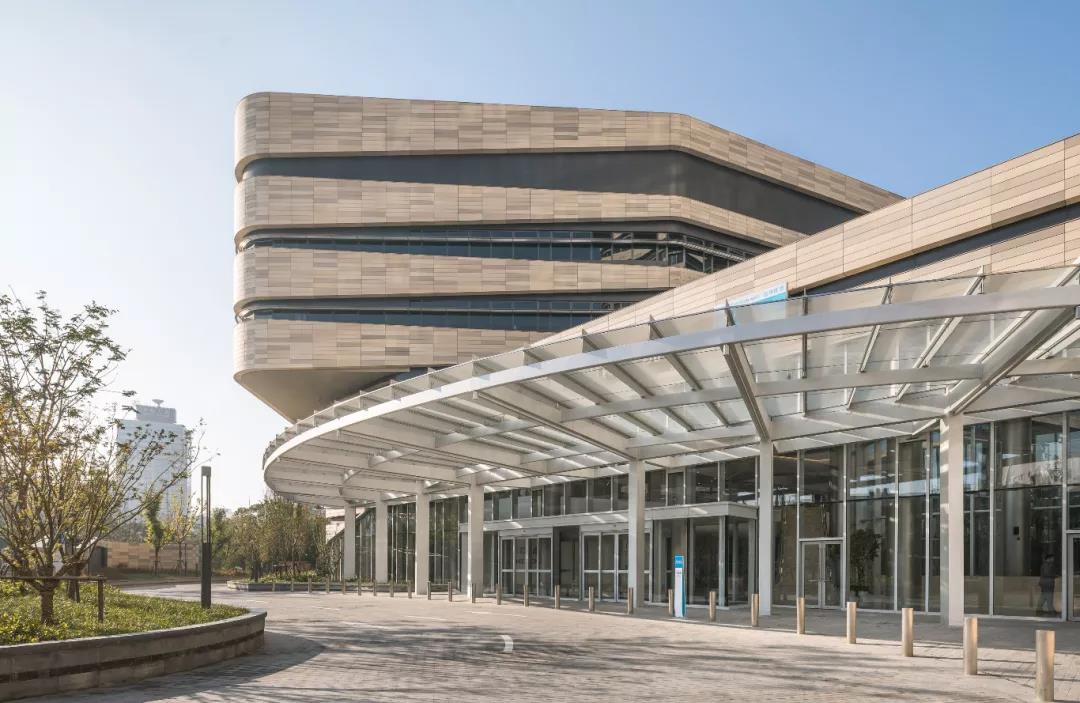 解放军总医院第七医学中心原普外科主任医师季锡清入职上海嘉会国际医院