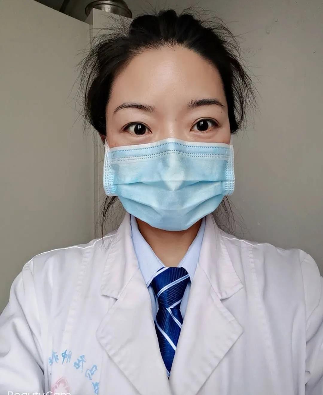 一袭白衣，坚守成最美的风景，聆听检验人的情怀与爱心