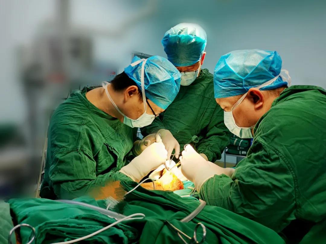 长了一身“肉疙瘩” 差点截肢很可怕