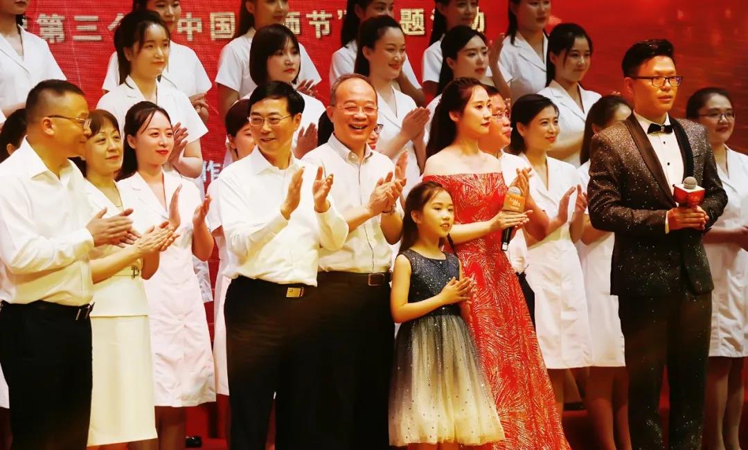 神经外科6B病区留德博士吴治群荣获闵行区“防控疫情优秀医师”表彰