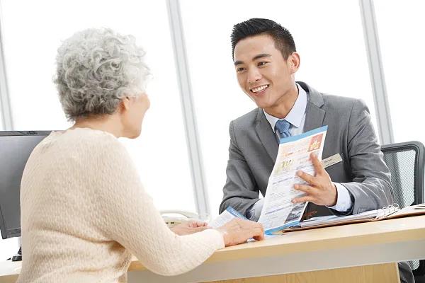 “保二代”踏浪而来，从“绝不会去卖保险”到“被高净值客户需要”