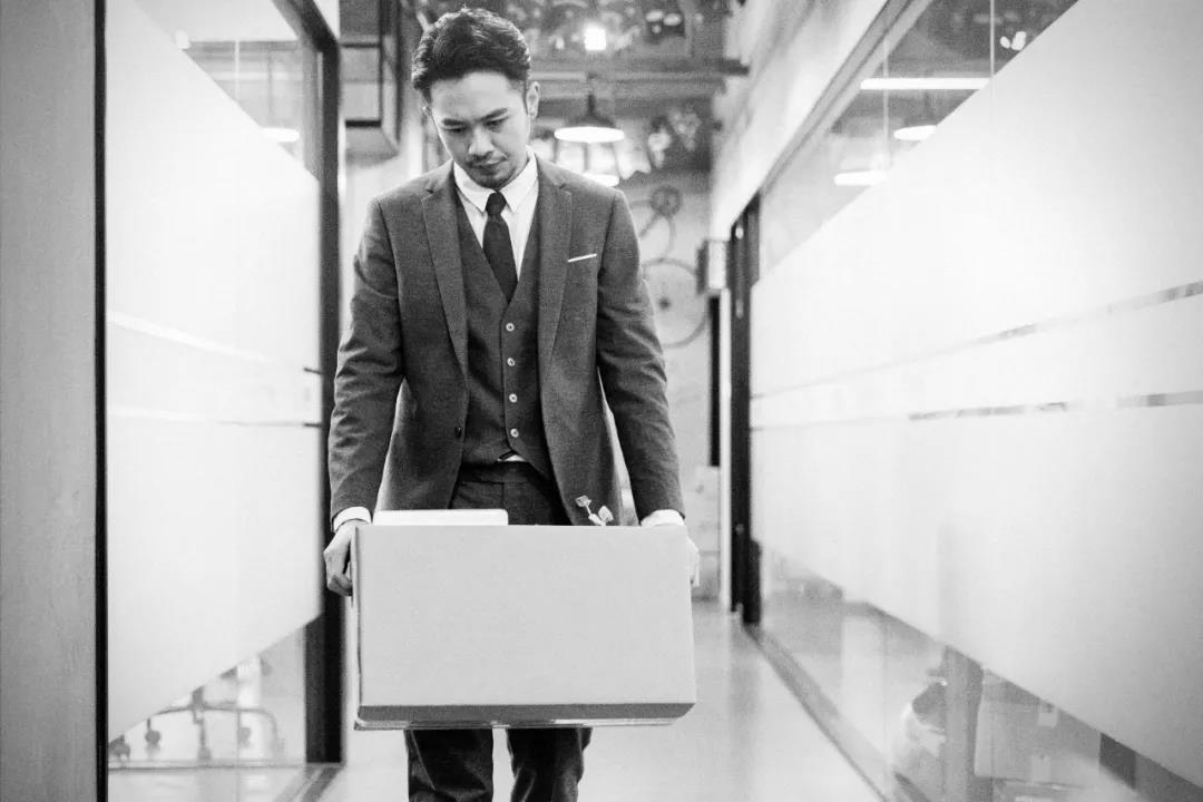 6个月几千万人失业，不斜杠的生活太难了！