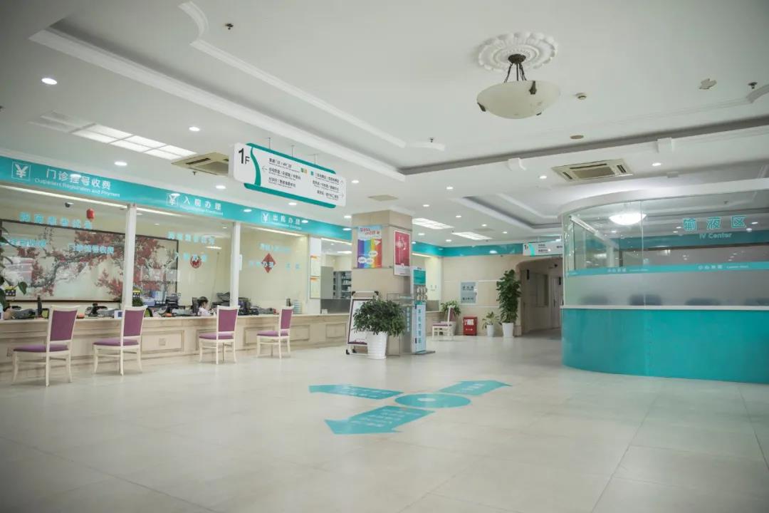 当一位医生确诊乳腺癌后，她会做什么？