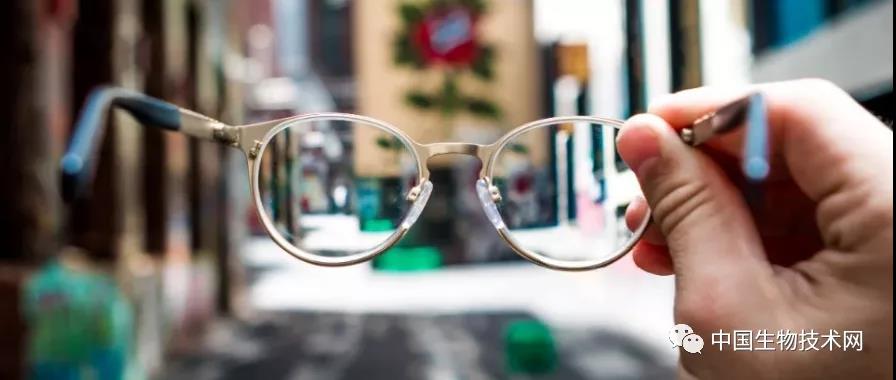 有趣的研究！中国科研团队：近视眼患者不易“中招”新冠