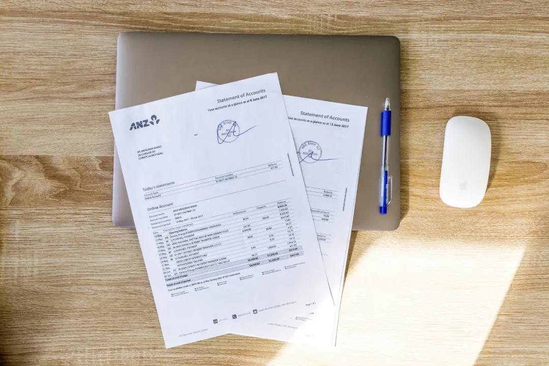 交了一半保费，保险公司因保费未交拒赔，可以要求退还已交保费吗