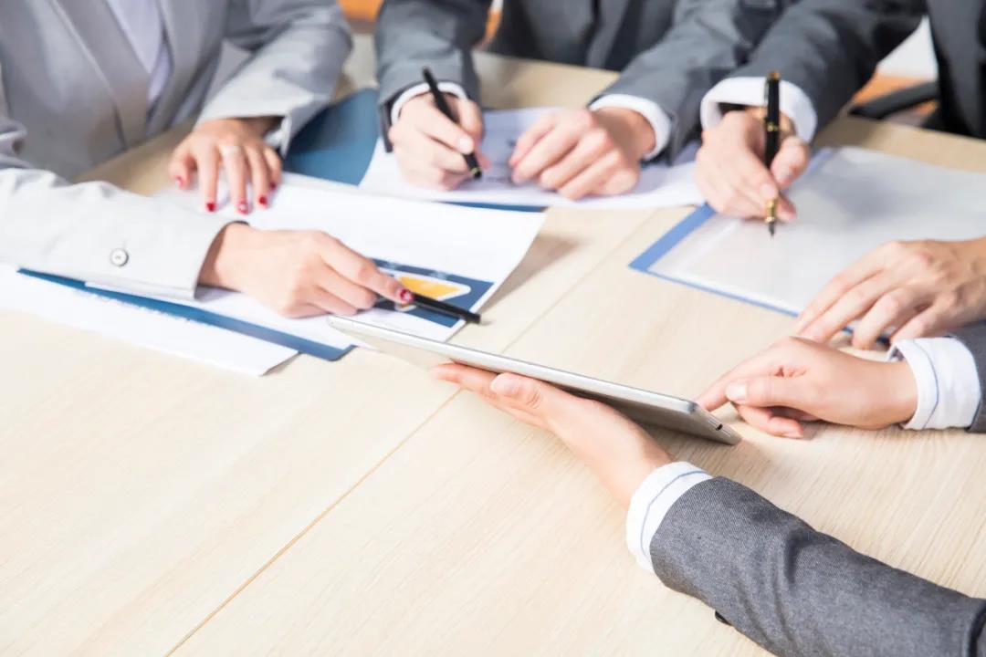 合同约定的用药标准 发生赔偿时对超标部分是否可以拒赔？