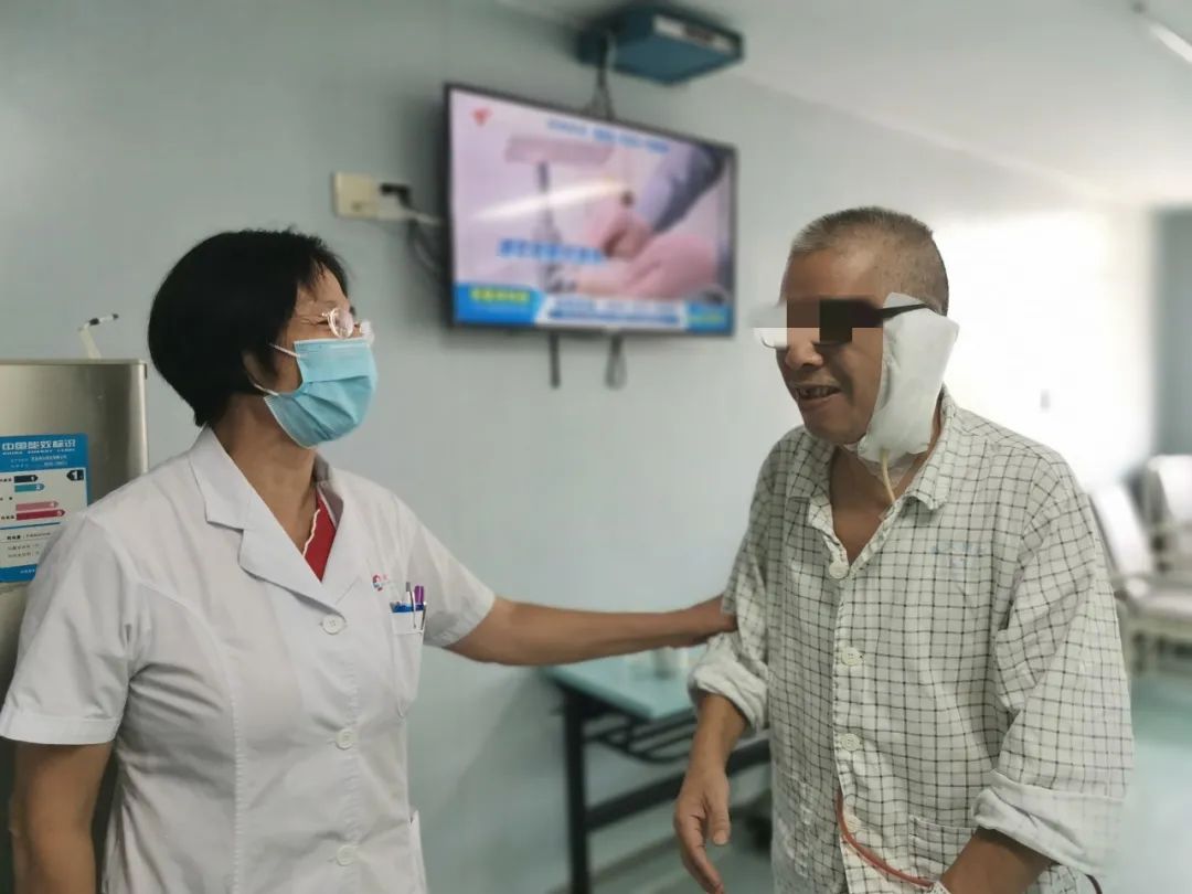 腮帮子不痛不痒 小心腮腺瘤！