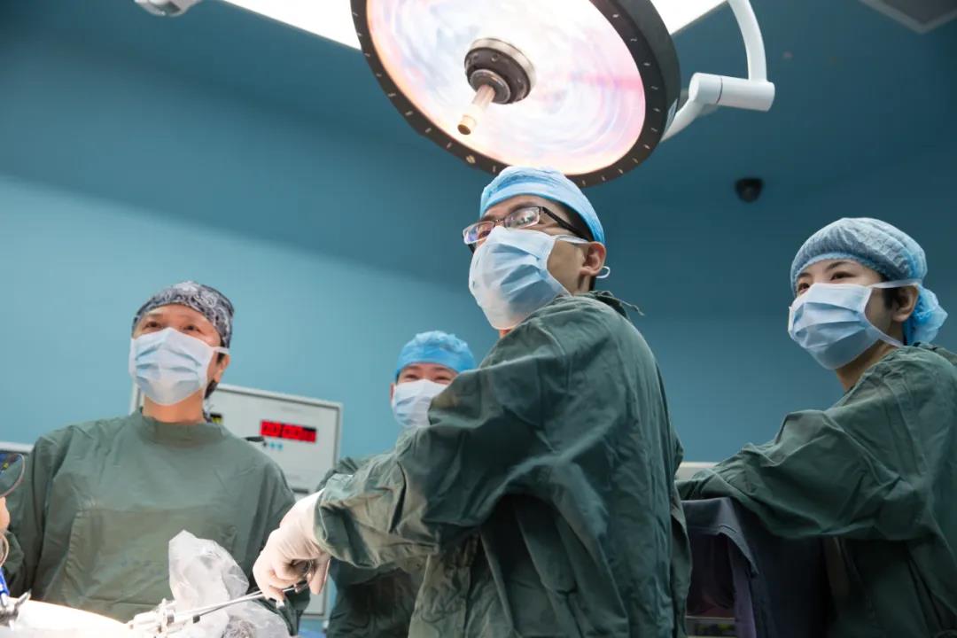 头晕倒地，居然要验粪便、做胃镜！这个发现，让患癌的她躲过死神追击