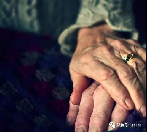 骨髓瘤病友故事：我们积极配合治疗，现胸腔疼痛已缓解！