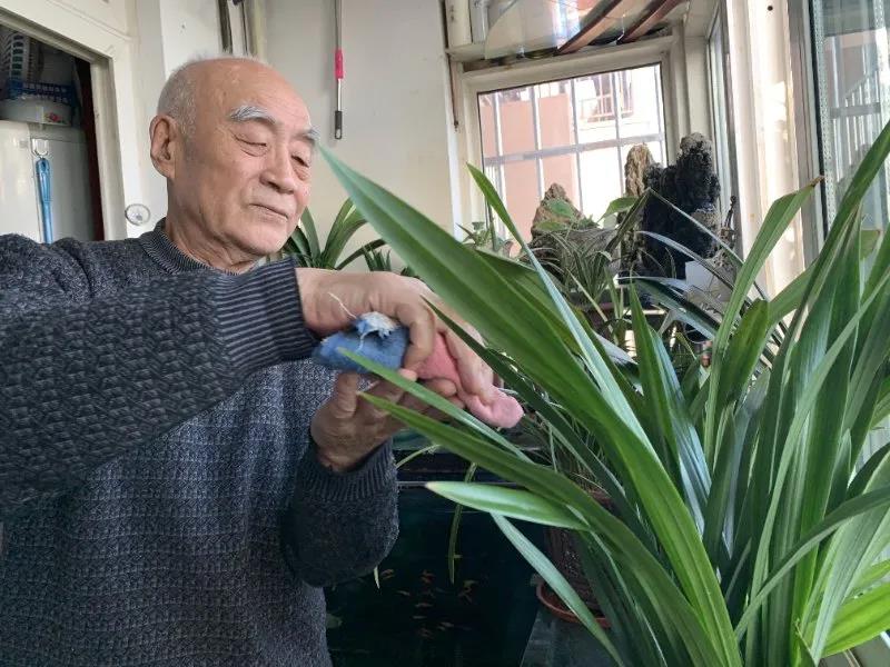 “傻玩儿”着走过8年，他也曾听过“可能过不了半年”