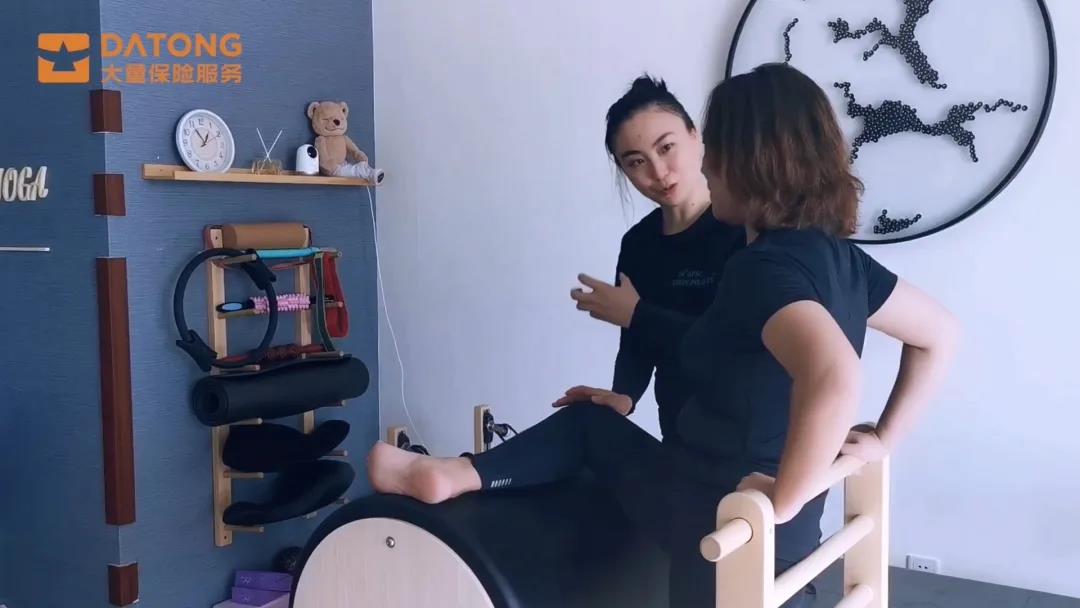 2020最艰难的时候，她给她的瑜伽教练送来了一份希望